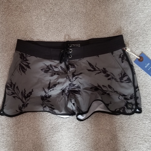 tentree Pants - NWT Tentree Womens Shore Short